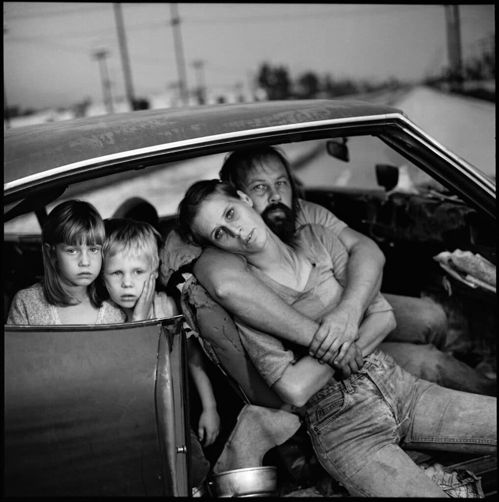 Mary Ellen Mark. La famille Damm dans sa voiture, Los Angeles, California, 1987. Avec l’aimable autorisation de The Mary Ellen Mark Foundation / Howard Greenberg Gallery.