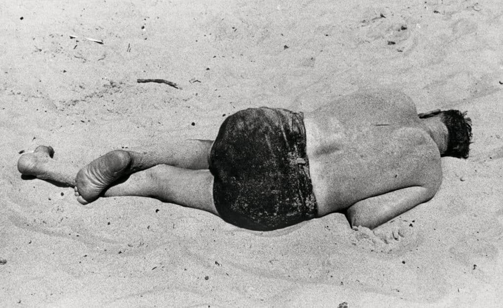 Yasuhiro Ishimoto, Chicago, Beach, 1948-1952 © Kochi Prefecture, Ishimoto Yasuhiro Photo Center