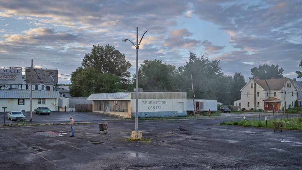 Gregory Crewdson, Redemption Center, From the series: An Eclipse of Moths, 2018-2019. Digital pigment print. The ALBERTINA Museum, Vienna, Permanent loan – Private Collection © Gregory Crewdson