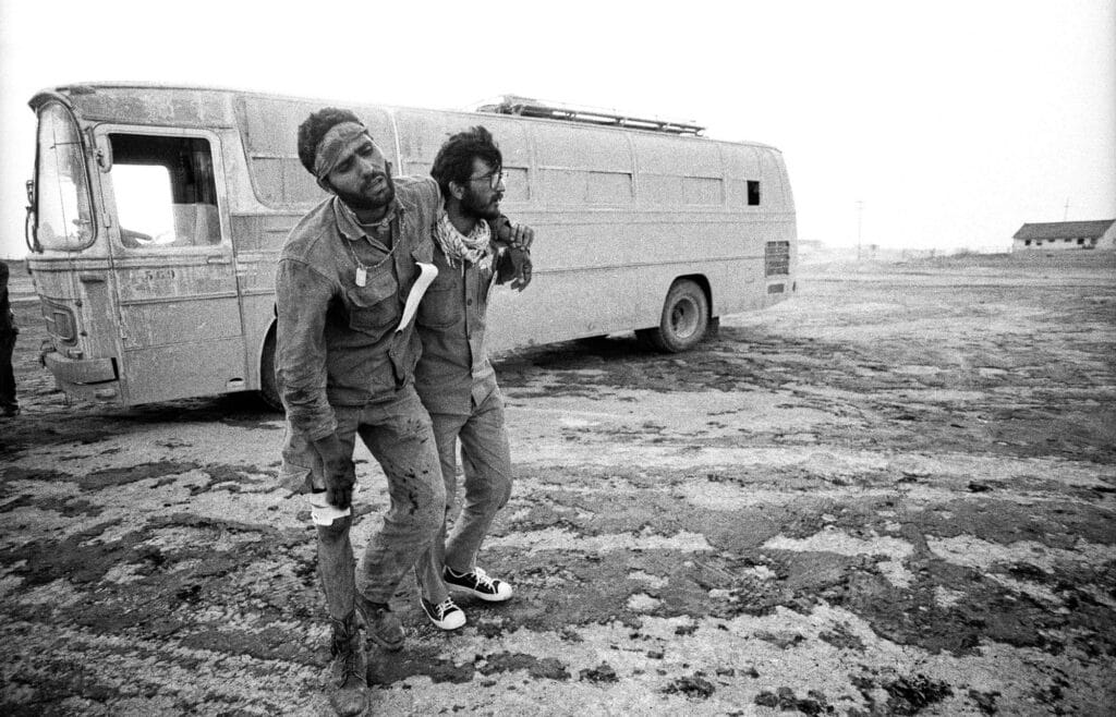 Wounded Iranian soldiers are waiting to be evacuated to a hospital in Shalamcheh, 1982 © Manoocher Deghati