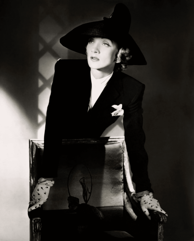 Marlene Dietrich, 1942 © Horst P. Horst