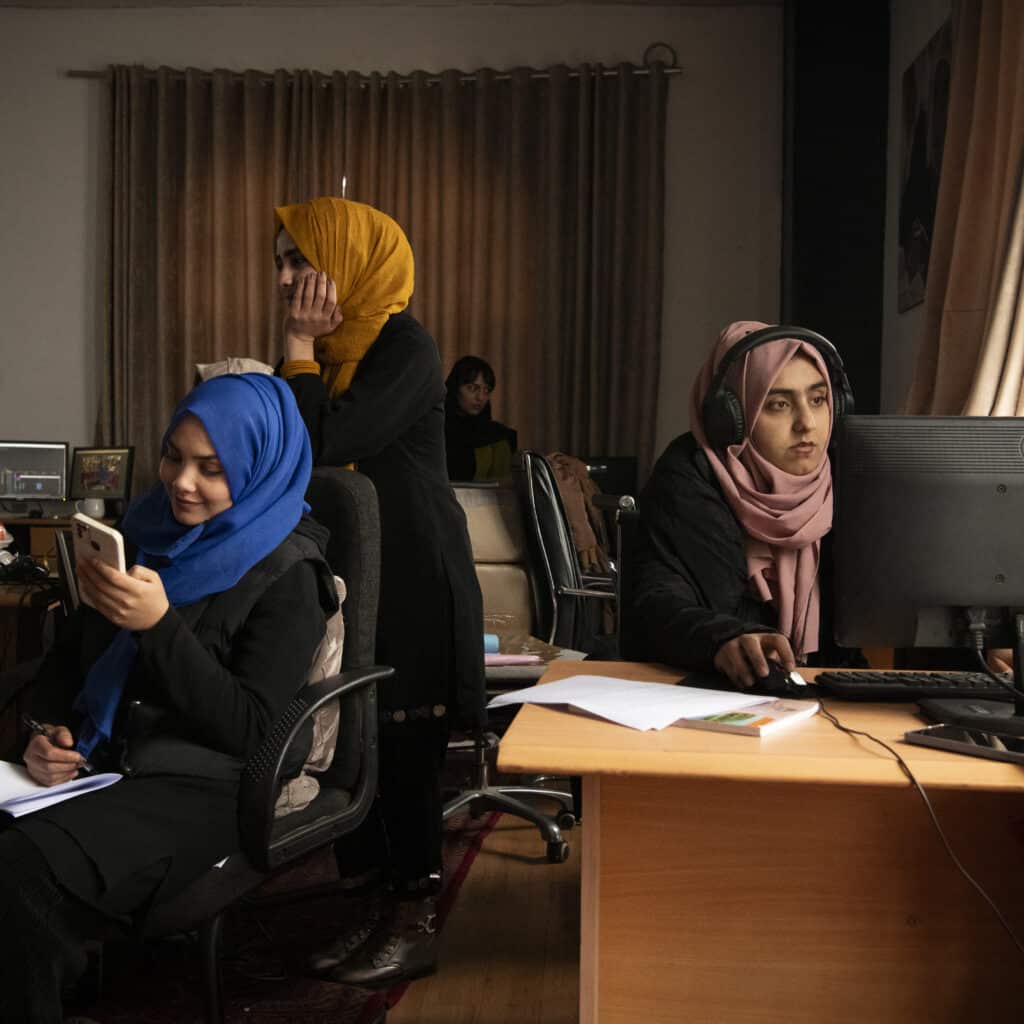 Kabul, Kabul, Afghanistan, February 29, 2024. Female journalists working in the office of a women-focused media. Since the Taliban came to power in August 2021, the Afghan media landscape has been decimated. According to Reporters Without Borders, in the three months following the Taliban takeover of Afghanistan, 43% of Afghan media outlets disappeared. Since then, more than two-thirds of the 12,000 journalists in the country in 2021 have left the profession. For women journalists, the situation is far worse: forced to cover their face, to travel with a chaperone, forbidden from interviewing officials, subject to harassment and threats, more than 80% of women journalists stopped working between August 2021 and August 2023, according to Amnesty International. Without women reporters, it is increasingly difficult to report on the situation of Afghan women, in a society where men are rarely allowed to interview women. Topics around women's rights are particularly sensitive, and the amount of pressure put on media outlets and journalists made Kaboul, Kabul, Kabul, Afghanistan, February 29, 2024. Female journalists working in the office of a women-focused media. Since the Taliban came to power in August 2021, the Afghan media landscape has been decimated. According to Reporters Without Borders, in the three months following the Taliban takeover of Afghanistan, 43% of Afghan media outlets disappeared. Since then, more than two-thirds of the 12,000 journalists in the country in 2021 have left the profession. For women journalists, the situation is far worse: forced to cover their face, to travel with a chaperone, forbidden from interviewing officials, subject to harassment and threats, more than 80% of women journalists stopped working between August 2021 and August 2023, according to Amnesty International. Without women reporters, it is increasingly difficult to report on the situation of Afghan women, in a society where men are rarely allowed to interview women. Topics around women's rights are particularly sensitive, and the amount of pressure put on media outlets and journalists made self-censorship the new rule for reporting. © Kiana Hayeri for Fondation Carmignac