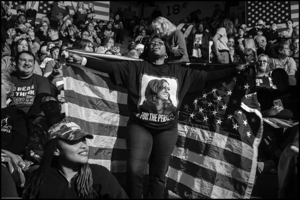 Kamala Harris’ American Presidential Campaign © Peter Turnley