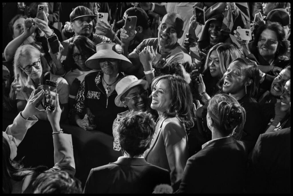 Kamala Harris’ American Presidential Campaign © Peter Turnley