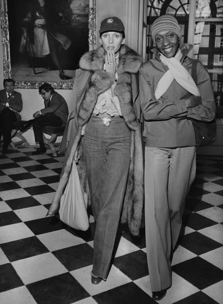 American models at baggage claim © Bill Cunningham