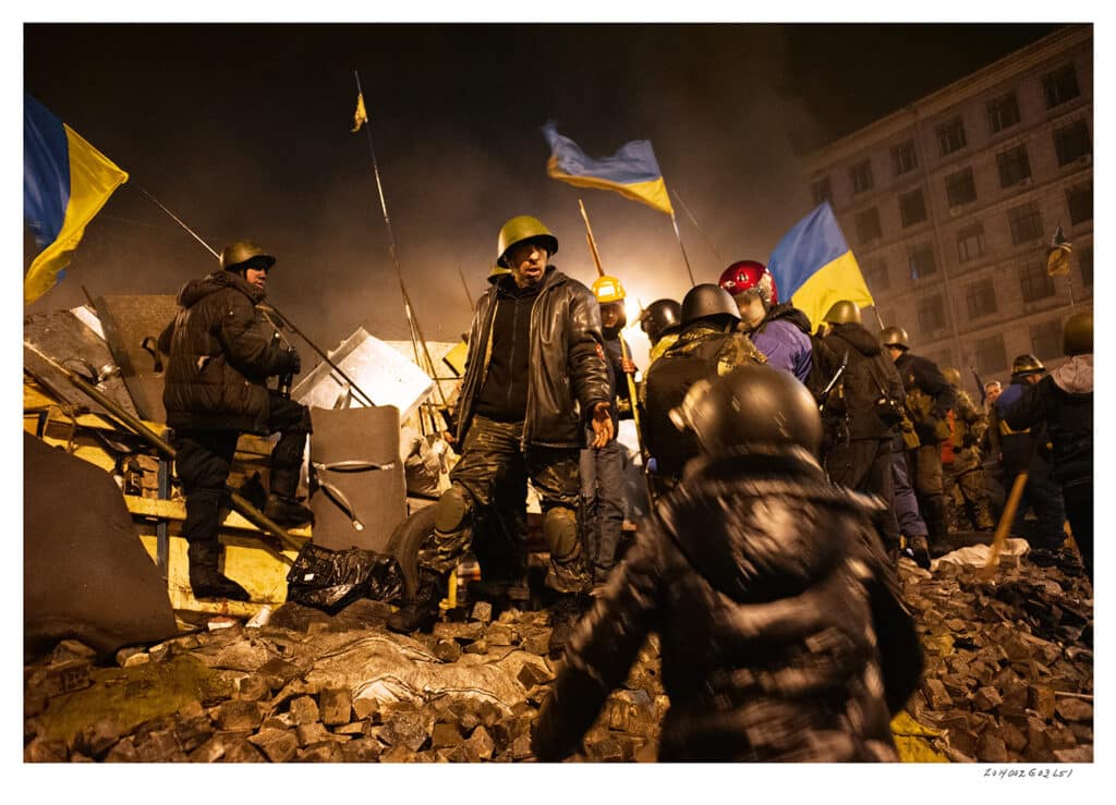 Protesters fighting National Riot Police, Maidan Square, Maidan uprising, Kyiv, Ukraine, 2014 © Larry Towell / Magnum Photos