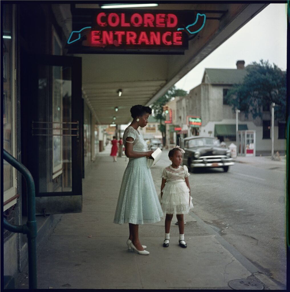 Race Stories, Essays on the Power of Images - Department Store, Mobile, Alabama, 1956 © Gordon Parks, The Gordon Parks Foundation