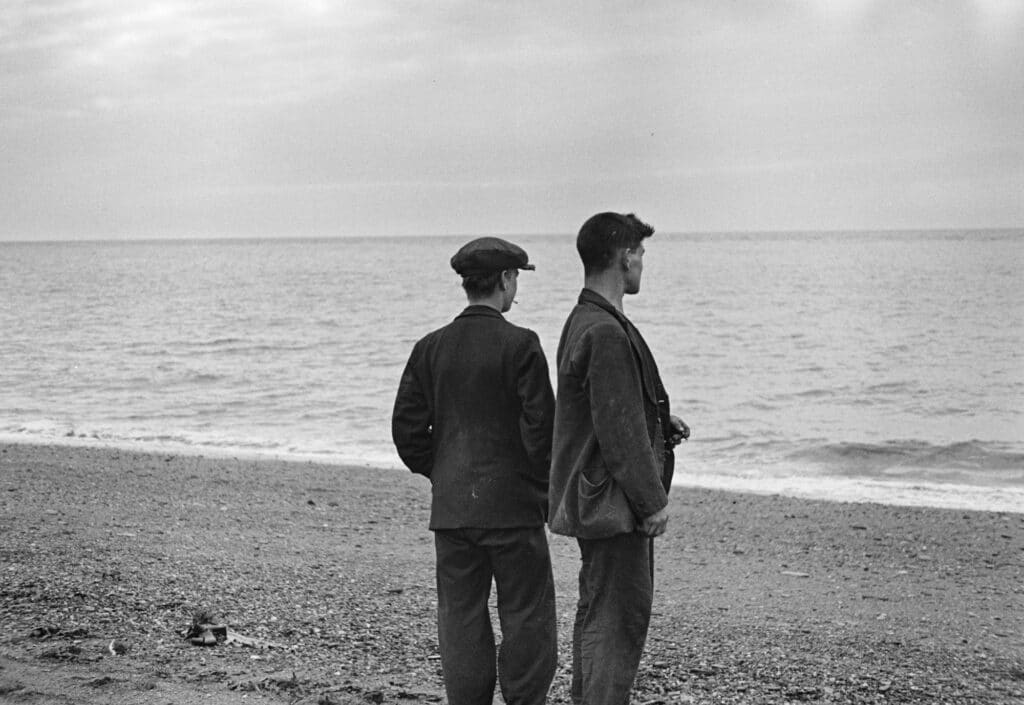 Mineurs sans travail devant la mer, Nord de l'Angleterre, 1935 ©/Imec, Fonds MCC, Dist. Rmn / Photo Gisèle Freund