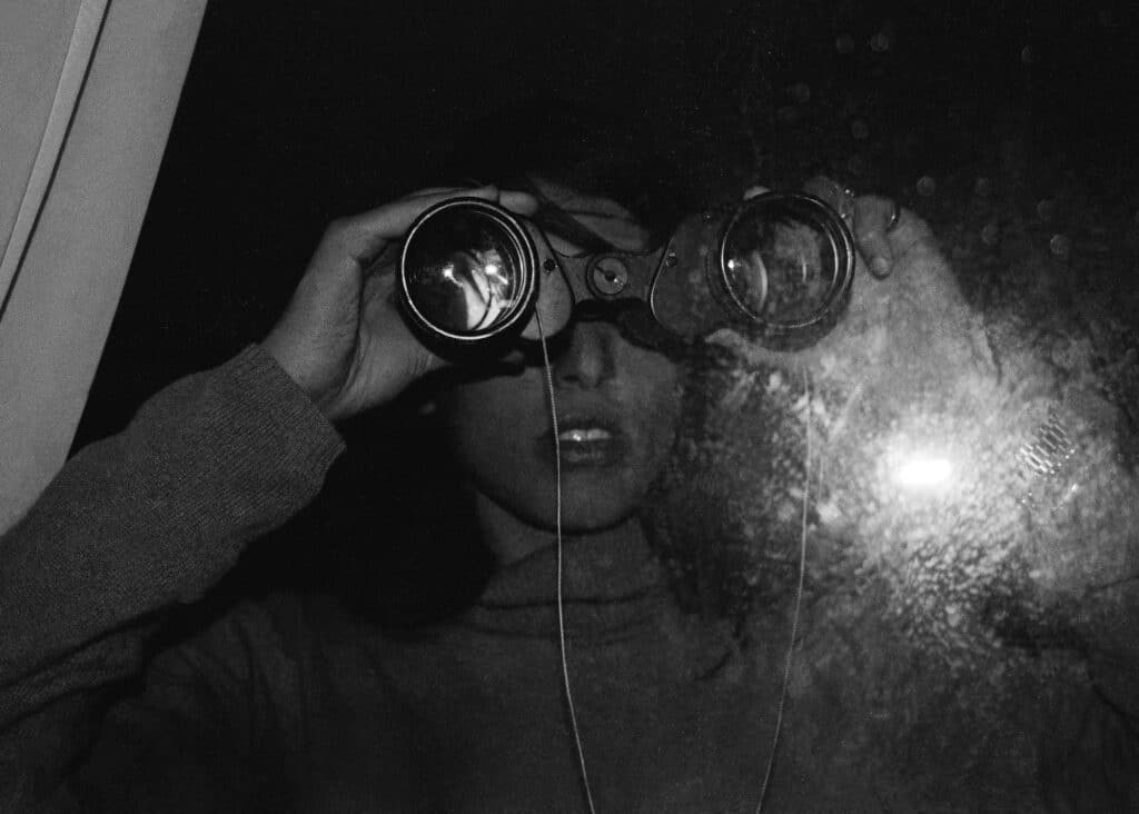 Renée Lorie, Through binoculars, Série Shelter, 2020