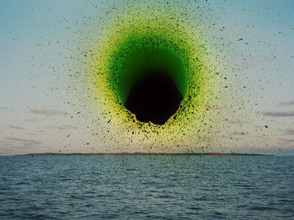 Soleil vert, 2023, de la série L’île naufragée, Tirage photographique © Richard Pak