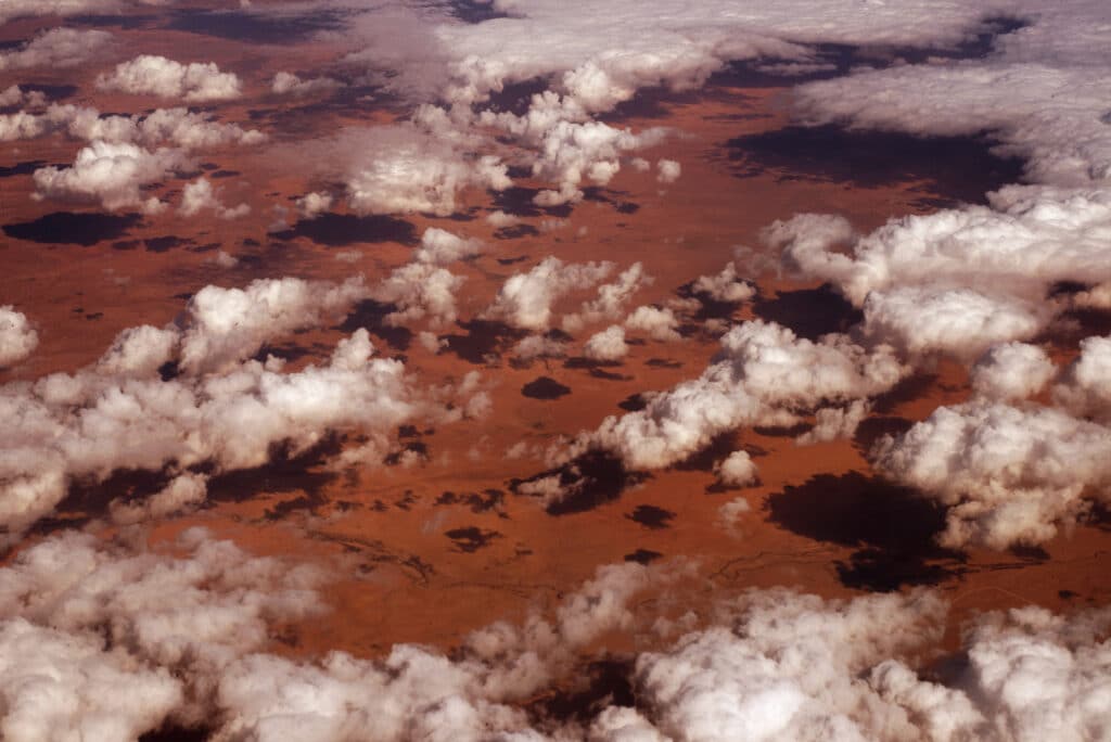 Les nuées de sables, Sahara du projet « Le Nuage qui parlait », 2011 à nos jours, Triptyque, Tirage photographique © Yo-Yo Gonthier © Adagp, 2025