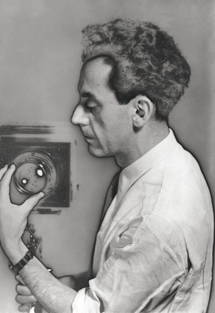 Autoportrait, 1921 © Man Ray 2015 Trust / ADAGP, Paris, 2025